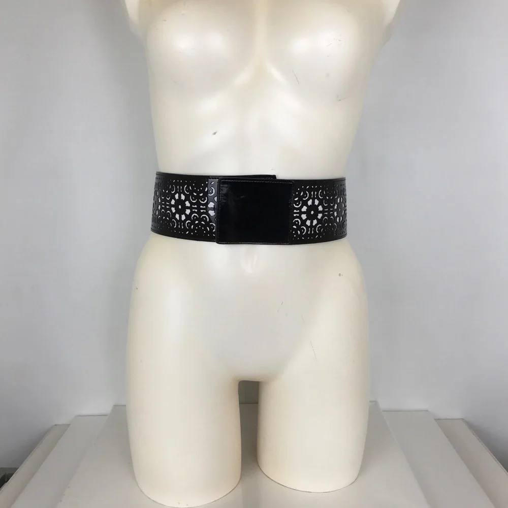 White House Black Market Patent Leather Wide Statement Belt Floral Filigree Sz M